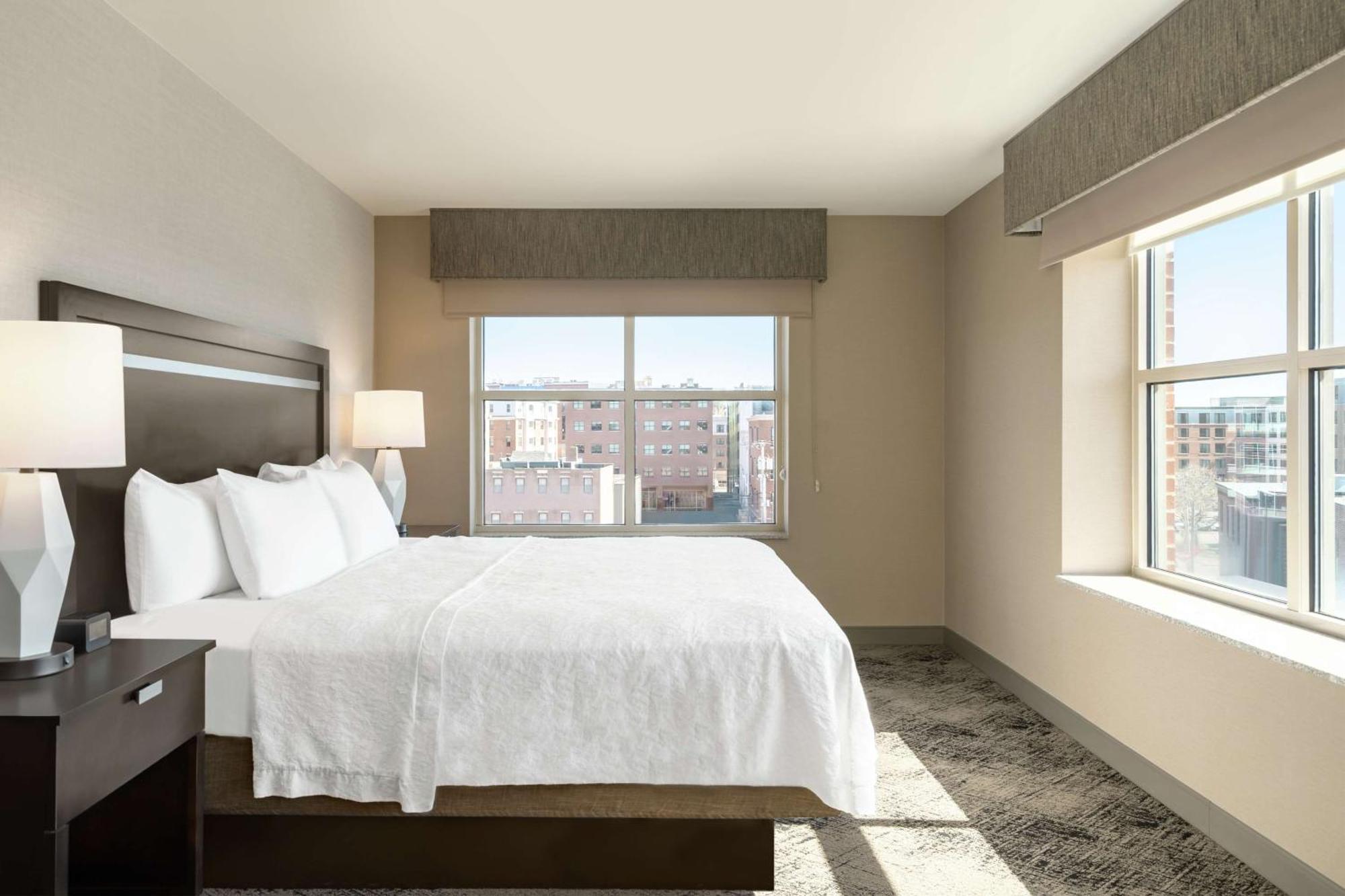 Hampton Inn Portland Downtown Waterfront Exterior foto