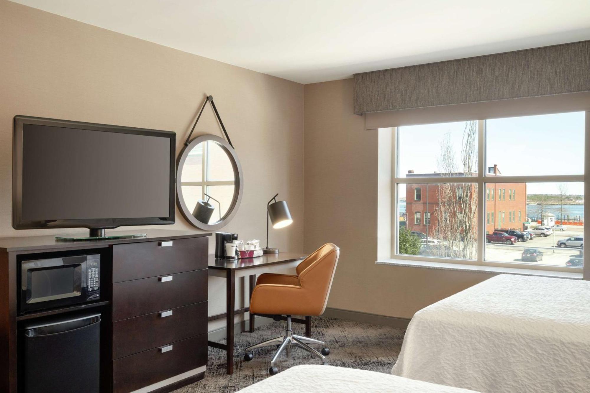 Hampton Inn Portland Downtown Waterfront Exterior foto